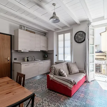 Orange - The House Of Travelers * Como