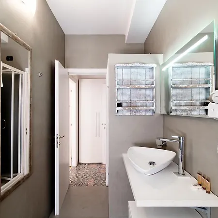 Orange - The House Of Travelers Côme